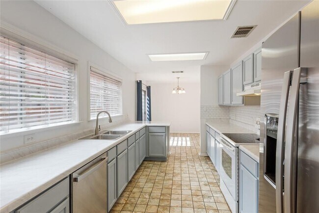 Building Photo - 11413 Kingsgate Dr