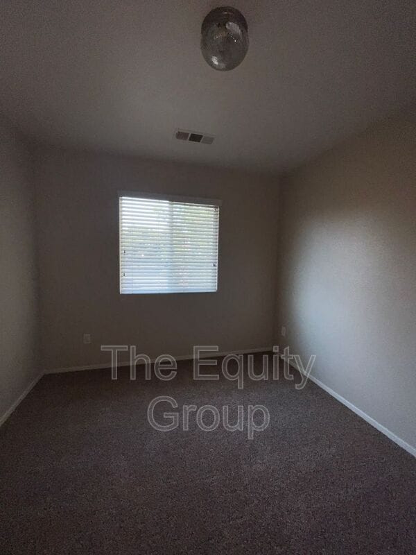 Building Photo - 2521 W Lark Ave