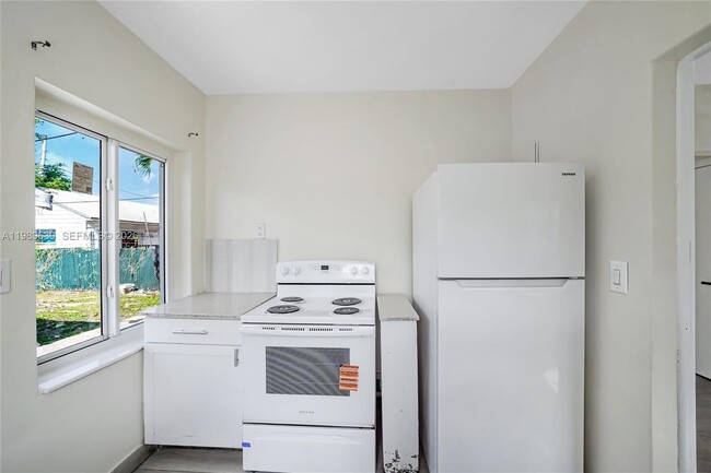 Building Photo - 2025 Fillmore St