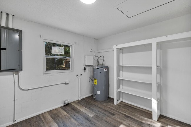 Building Photo - Charming 3-Bedroom Home with Porches in Eagle Lake