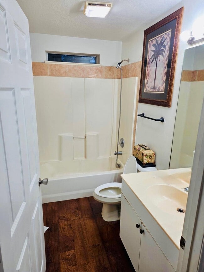 Building Photo - 2249 SE Glover St