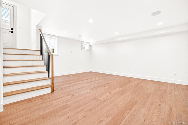 Building Photo - 306 Hunter St