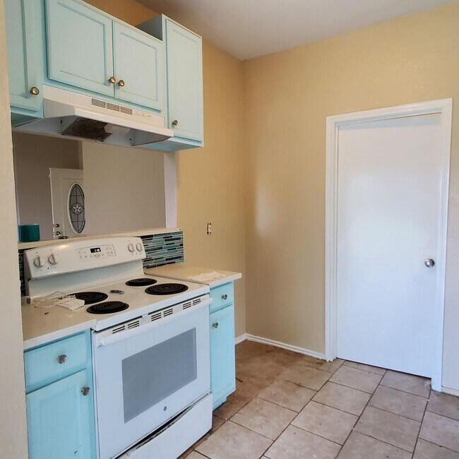 Building Photo - 8686 Ridge Mile, San Antonio, TX. 78239