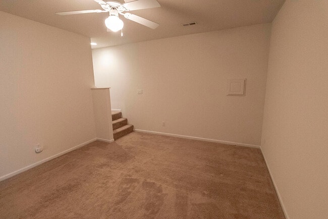 Building Photo - 3322 E St Charles Rd