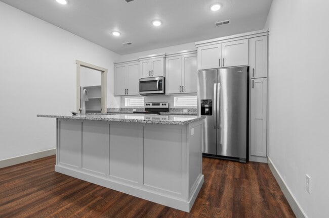 Building Photo - 651 S 450 E