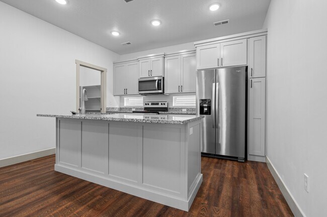 Building Photo - 671 S 400 E