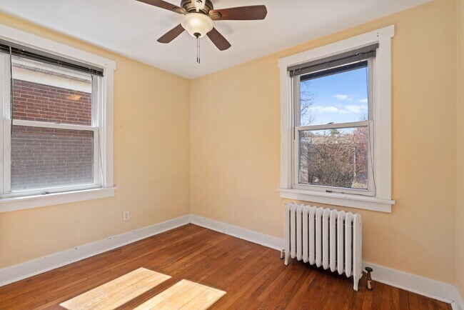 Building Photo - **Price reduction** Spacious 3-Bedroom Hom...