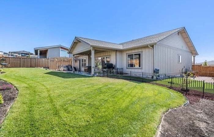 Building Photo - 4575 SW Antelope Ave