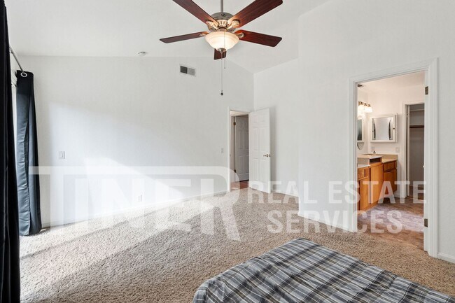 Building Photo - 3065 Cerro Cir