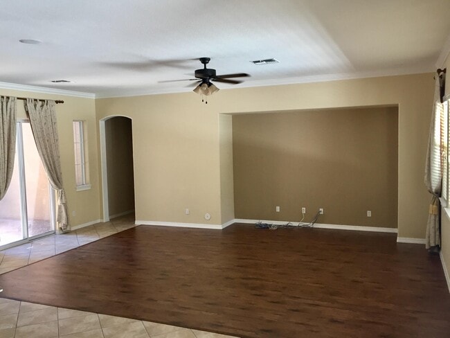 Building Photo - 1150 W Silver Creek Rd