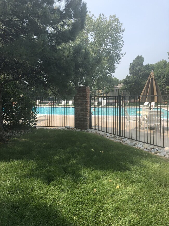 Building Photo - Don't Miss out on this 2 Bed +Loft Townhome in Northpark Available August 14th, 2026!