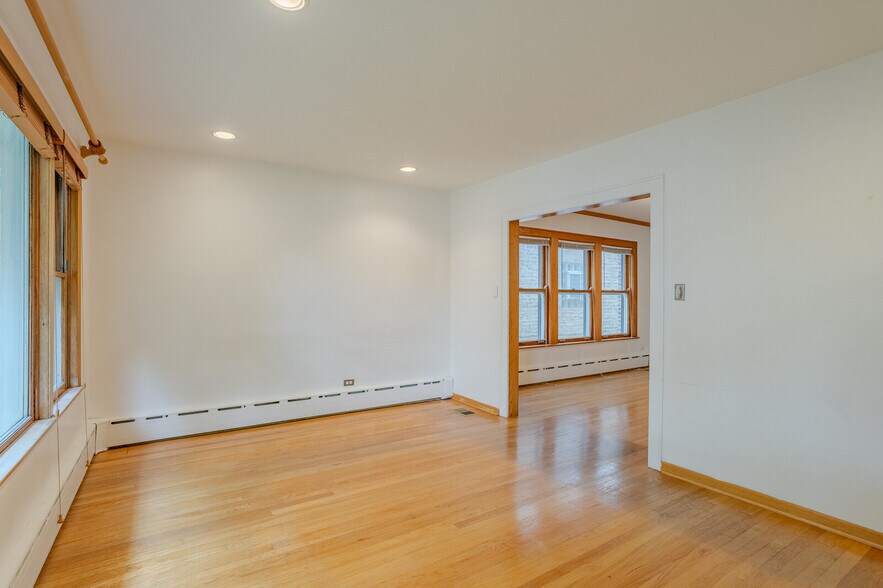 Living Room - 5250 N Lieb Ave