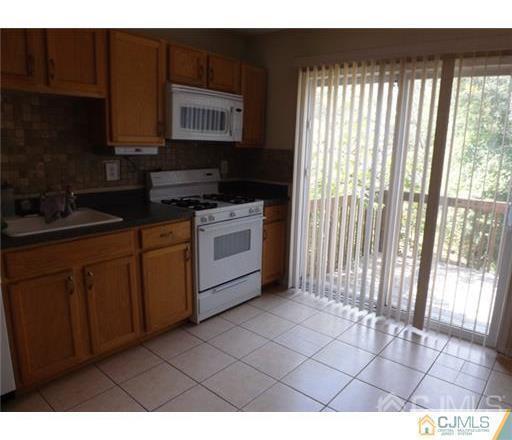 Building Photo - 18 Lakeview Dr