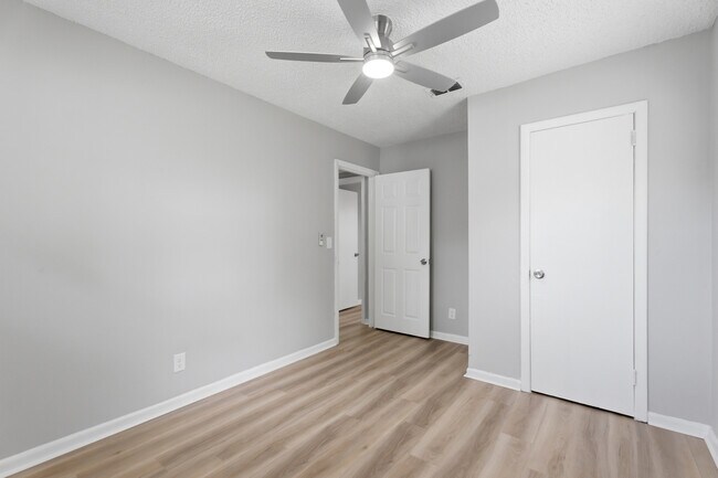Building Photo - 6766 Londonbridge Ln