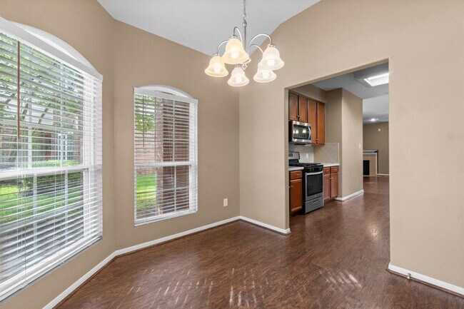 Building Photo - 2402 Lofty Falls Ct