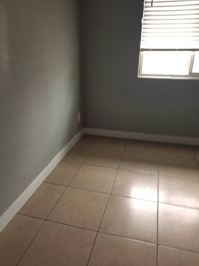 Building Photo - AWESOME 1 BEDROOM AND 1 BATHROOM FOR LEASE