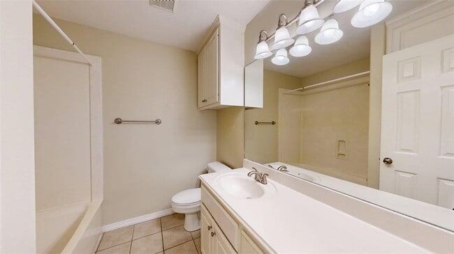 Building Photo - 2350 Kendal Green Cir