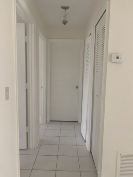 Building Photo - 5898 Sagunto St