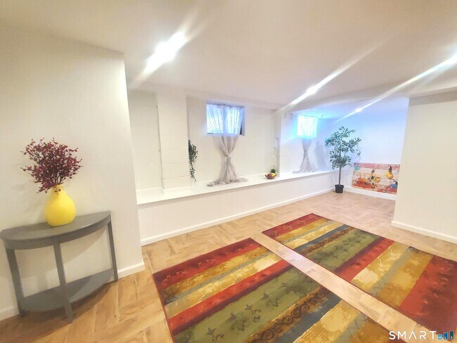 Building Photo - 42 County St