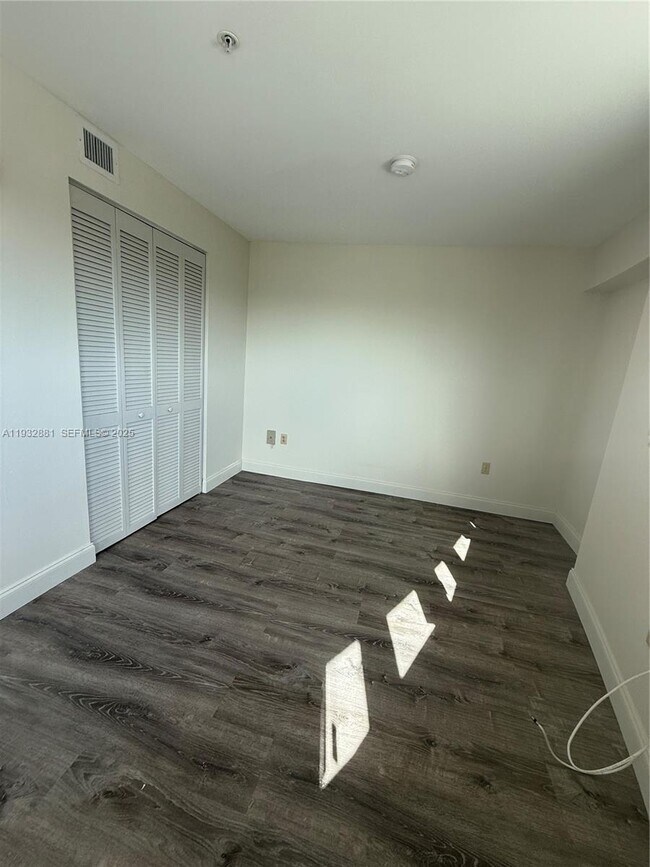 Building Photo - 5725 SW 72nd St