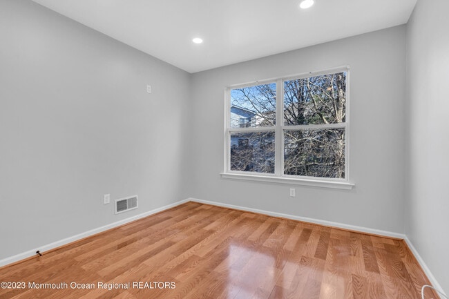 Building Photo - 204 Finch Ct