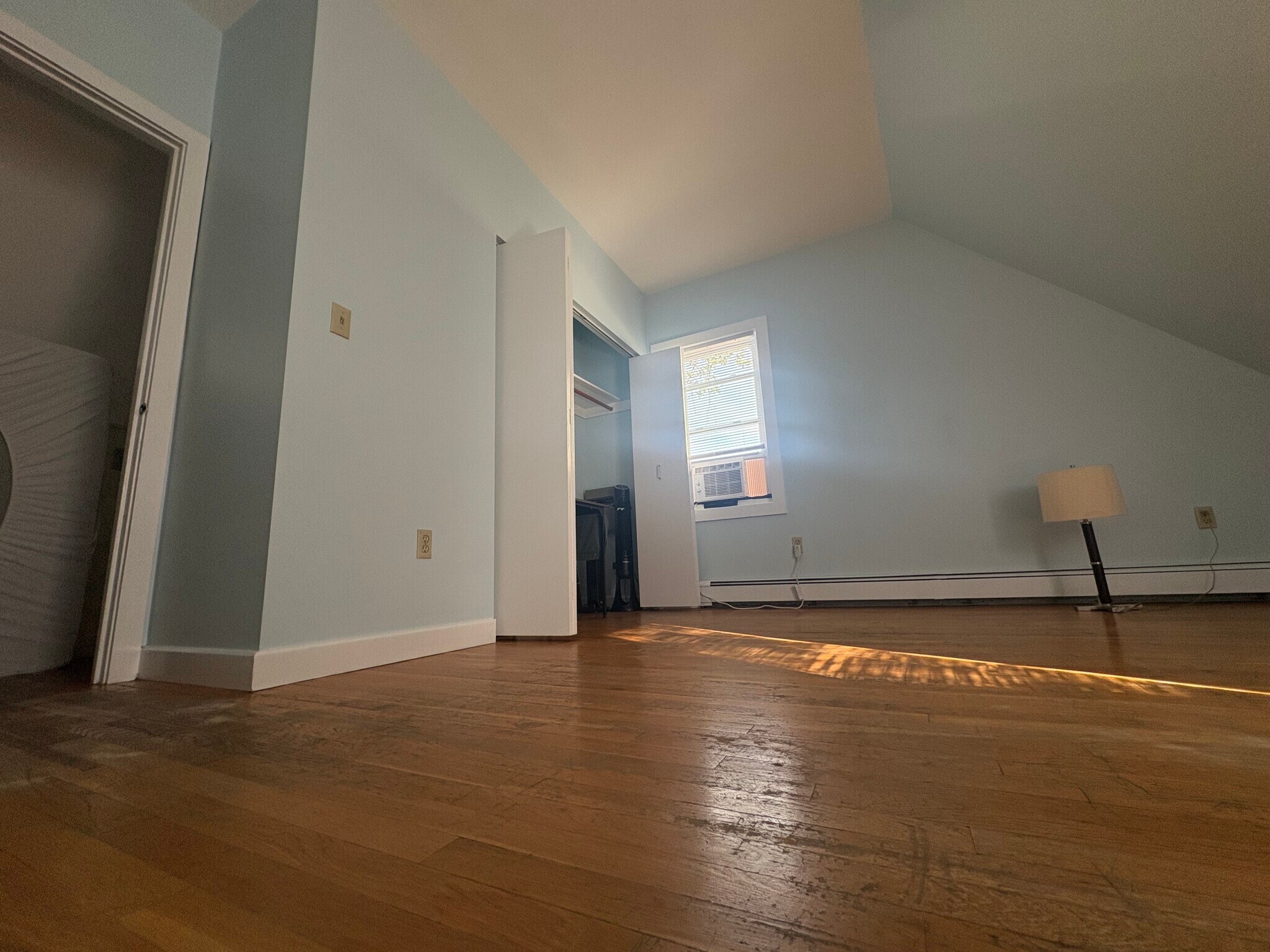 Building Photo - 293 Sidney St