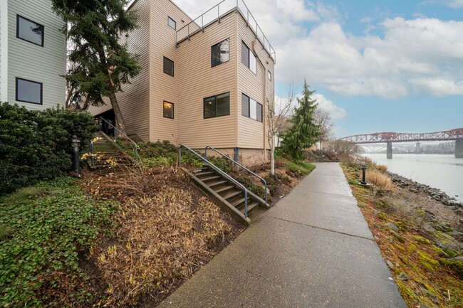 Building Photo - Modern Waterfront Living at The McCormick Pier! Call TODAY to schedule a tour! 503-664-4101