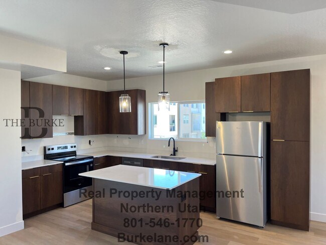 Building Photo - Newly Built 3 Bedroom Townhouse in Farmington