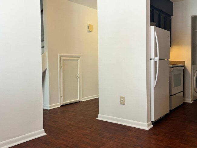 Building Photo - 2BR Townhome in N Raleigh