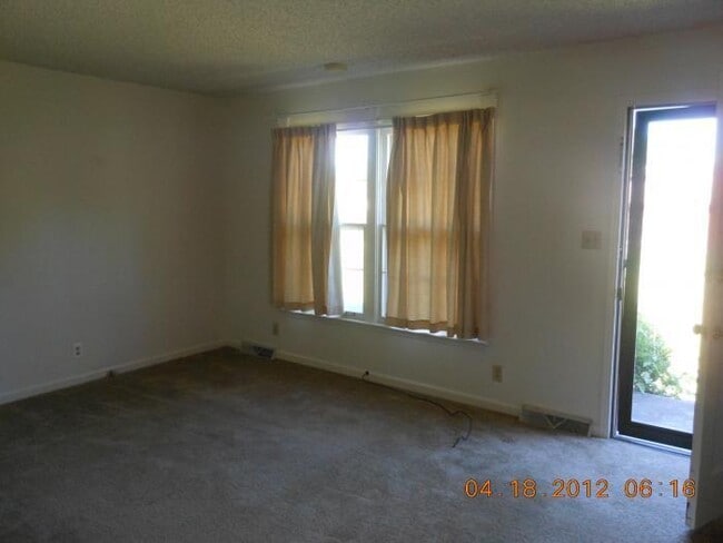 Building Photo - 3 Bedroom Home For Rent in St B Area!