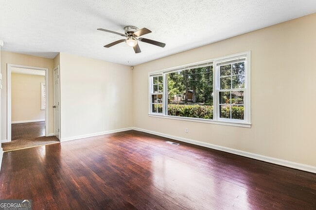 Building Photo - 4150 Hanes Dr