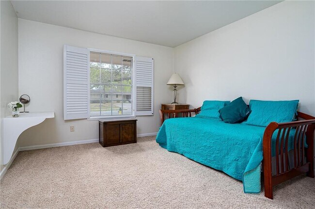 Building Photo - 337 Poenisch Dr