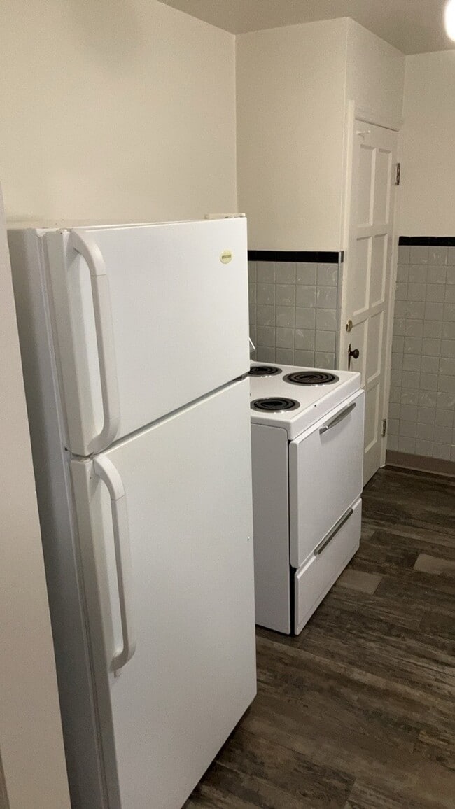 Building Photo - 1076 Sherwood Dr