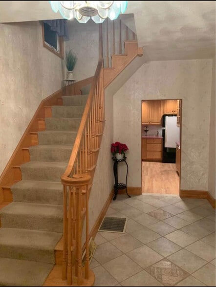 Building Photo - 784 Broadway