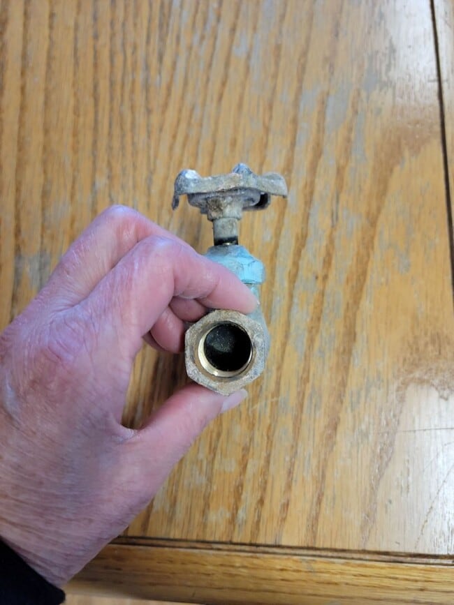 Building Photo - 3 bedroom, 1 bath in town