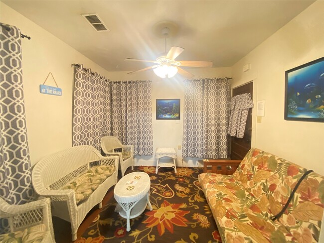 Building Photo - 2528 Avenue Q 1/2 Ave