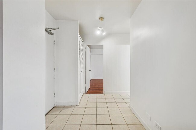 Building Photo - 4980 N Marine Dr