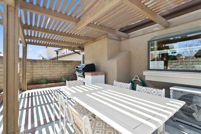 Building Photo - Beautiful Furnished Home in Seaside Villas Near Doheny Beach!