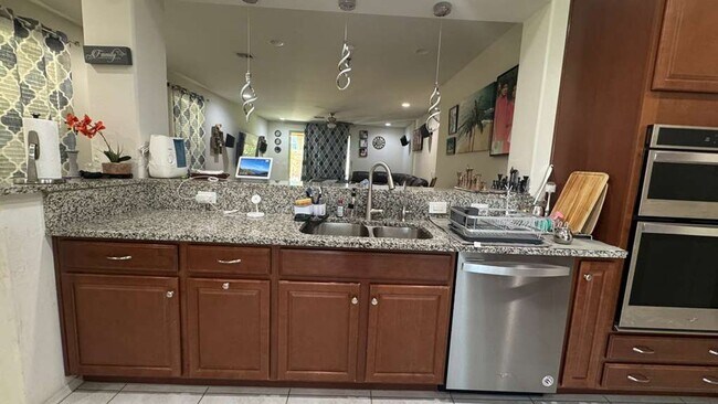 Building Photo - Home for rent