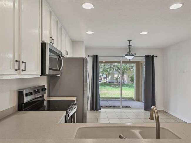 Building Photo - 6258 Blue Runner Ct