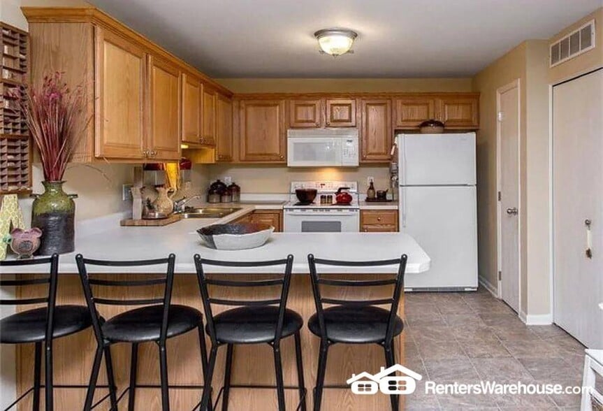Building Photo - 10161 Sutton Dr