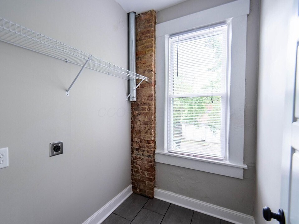 Building Photo - 380 Stoddart Ave