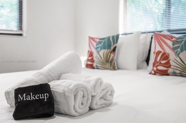 Building Photo - 1630 SW 4th Ave