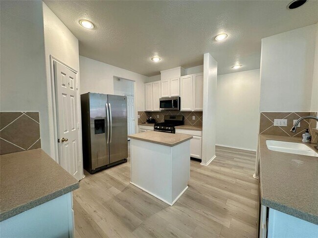 Building Photo - 951 Doire Dr
