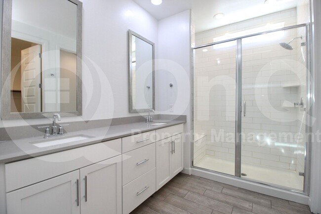 Building Photo - 8923 W Solano Dr