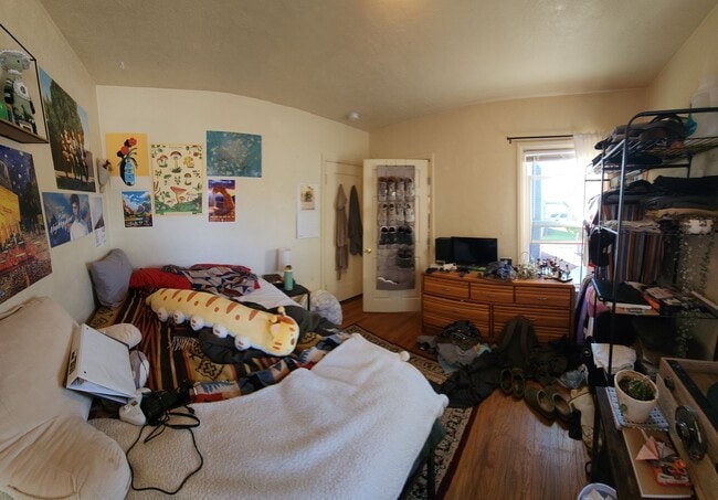 Building Photo - 7 Bedroom 3 bath home close to POLY!!!!