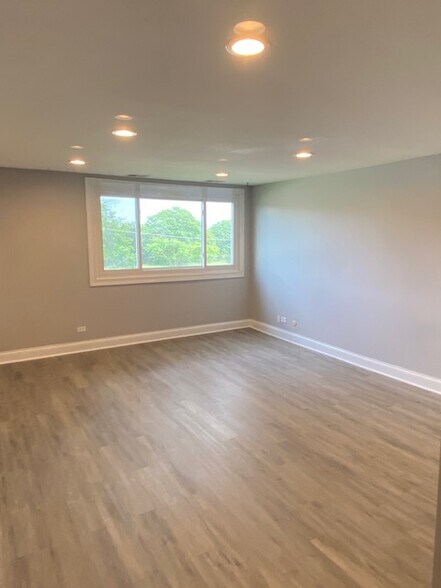 Living Room - 2600 Brookwood Way Dr