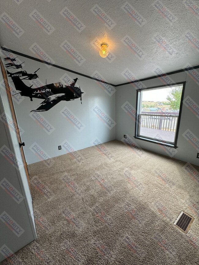 Building Photo - Spacious 4 bedroom single family home