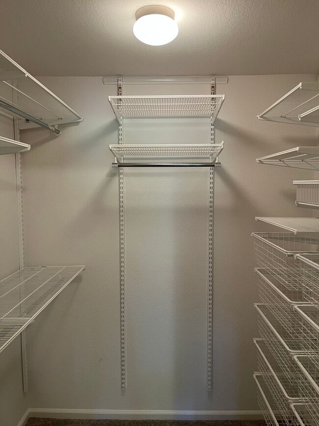 Building Photo - 2 Bedroom Condo in Quiet, Gated Community