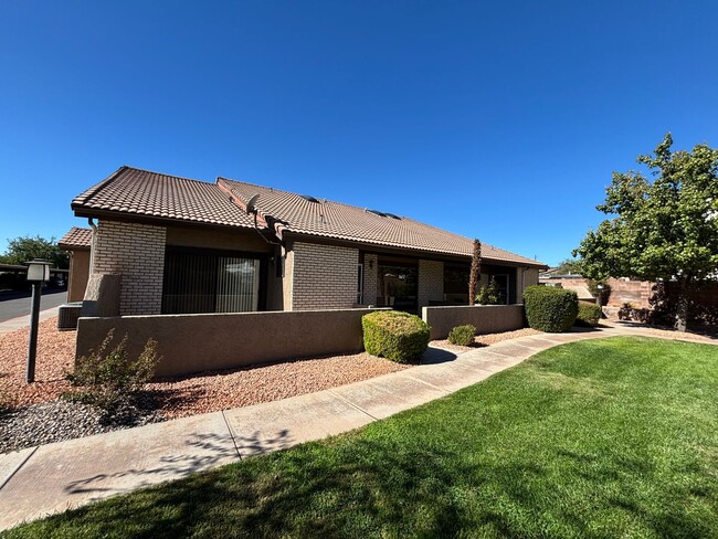 Primary Photo - SPACIOUS 3 BEDROOM TOWNHOME FOR RENT IN DO...